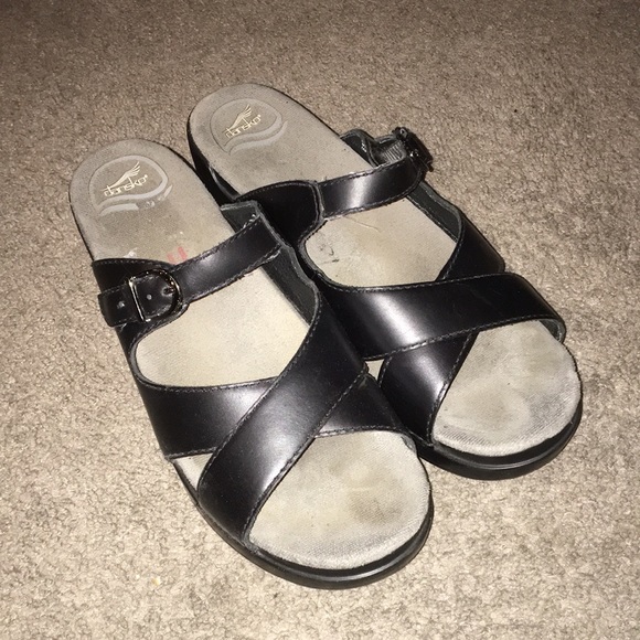 Dansko Black Sela Patent Leather Sandals - Picture 1 of 9